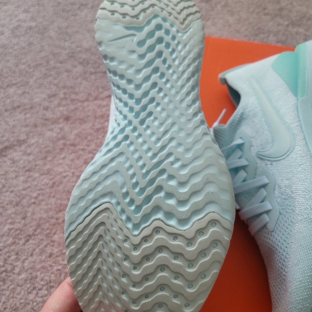 Nike Epic React Flyknit 2 - Picture 4 of 5